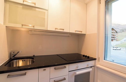 Leukerbad Apartment | The Cristal apartment house is situated in a quiet, sunny and central location