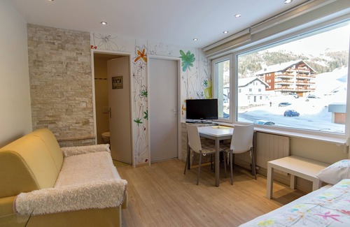 Leukerbad Apartment | The Cristal apartment house is situated in a quiet, sunny and central location