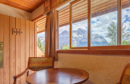 Saskatchewan River Crossing Hotel | The Crossing