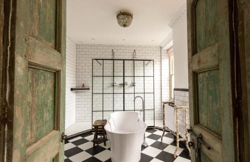 Crewkerne Hotel | The Crooked Swan