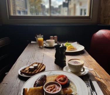 Crewkerne Hotel | The Crooked Swan