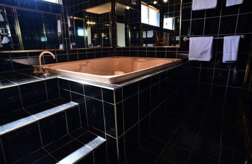 Junee Hotel | The Crossing Motel