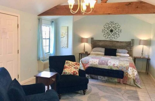 Johnson City House | The Crossroads Inn