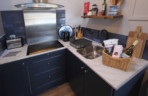 Kingsand Ski Chalet | The Crow's Nest - A Cosy Village Cottage with Stunning Sea Views