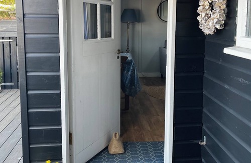 Kingsand Ski Chalet | The Crow's Nest - A Cosy Village Cottage with Stunning Sea Views