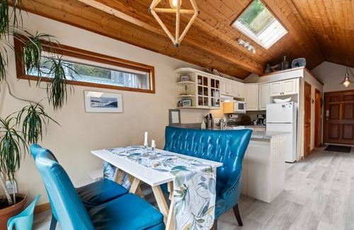 Tofino House | The Crow's Nest Suite - Steps from S. Chesterman