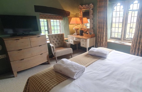 Shipton under Wychwood Hotel | The Crown at Shipton