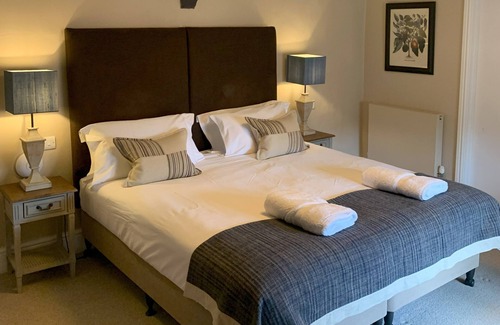 Shipton under Wychwood Hotel | The Crown at Shipton