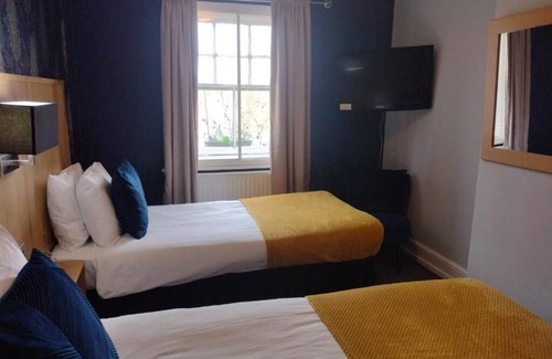 Keynsham Hotel | The Crown Inn - By Blunt Bars