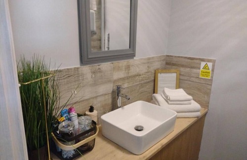 Keynsham Hotel | The Crown Inn - By Blunt Bars