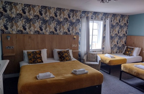 Keynsham Hotel | The Crown Inn - By Blunt Bars