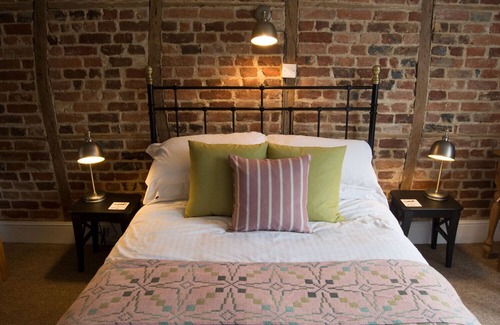 Axford Hotel | The Crown Inn