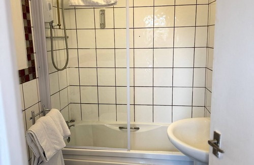 Axford Hotel | The Crown Inn