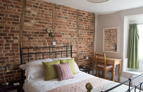 Axford Hotel | The Crown Inn