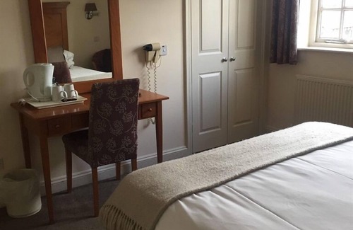 Swindon Hotel | The Crown Inn