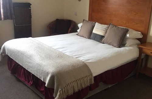 Swindon Hotel | The Crown Inn