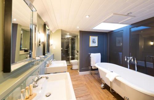 New Forest District Hotel | The Crown Manor House Hotel