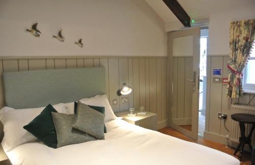 Clifton Hotel | The Crown Pub, Dining & Rooms