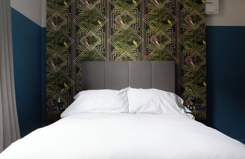 Peninsula House | The Crown Rooms