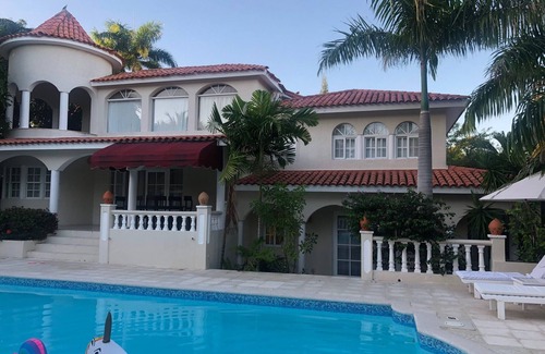 Los Brazos Villa | The Crown Villa
