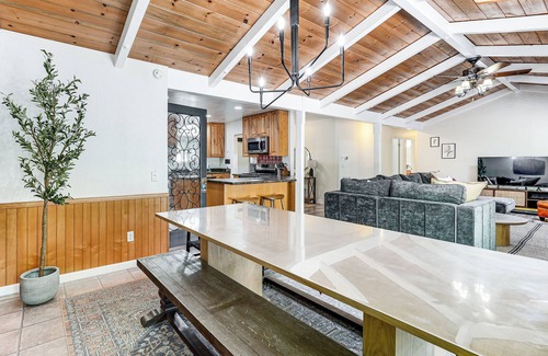 Glencoe Cabin | 'The Cub House' w/Hot Tub & Arcade in Arnold!