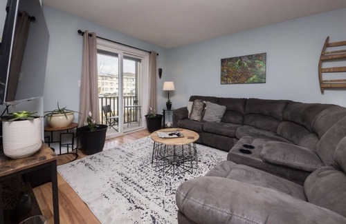 Kamloops House | The Cunning Cactus. Near McArthur Island. Home Gym. Pet-friendly!