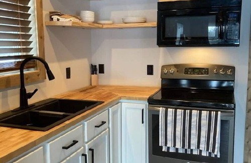 Saxon Cottage | The Curry Cottage- Country-Snowmobile trail accessible