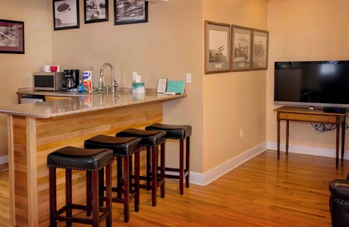 Hammondsport Apartment | The Curtiss Suite @ The Village Tavern Inn, located on the village square in Hammondsport, NY!