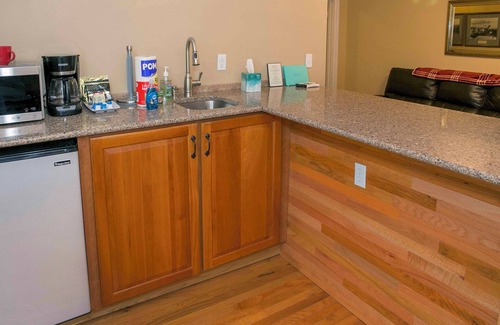 Hammondsport Apartment | The Curtiss Suite @ The Village Tavern Inn, located on the village square in Hammondsport, NY!