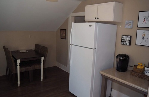 Frankfort Apartment | The Cute & Cozy - Upper Apartment - GREAT LOCATION! WALK TO BEACH AND DOWNTOWN! A/C!