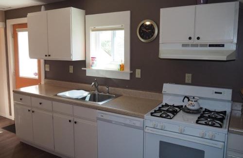 Frankfort Apartment | The Cute & Cozy - Upper Apt - Great Location!
