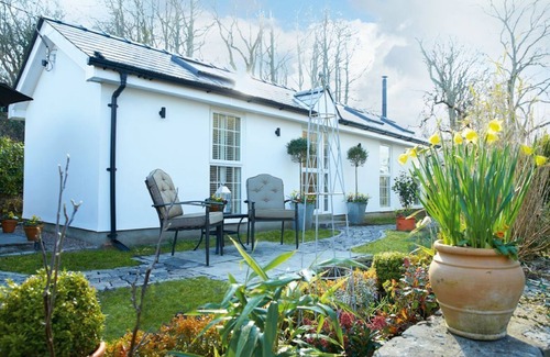 Pencoed House | The Cwtch provides the peace and tranquillity of the country side, close to a beautiful coastline.