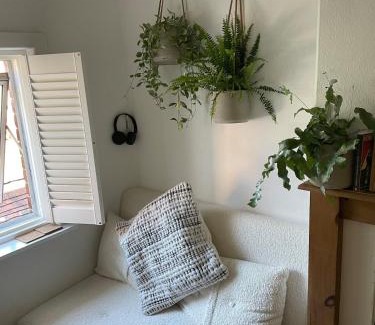 Dorking House | The Cycling Cottage, Surrey Hills AONB, Dorking