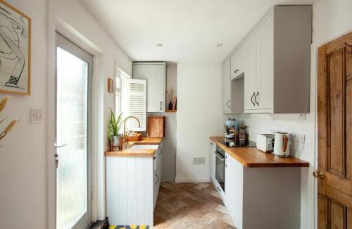 Dorking House | The Cycling Cottage, Surrey Hills AONB, Dorking