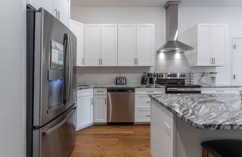 Inglewood Condo | The Daffodil - Luxury Condo