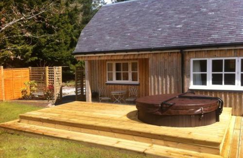 Loch Tay House | The Dairy Cottage, Loch Tay, Hot Tub and Garden