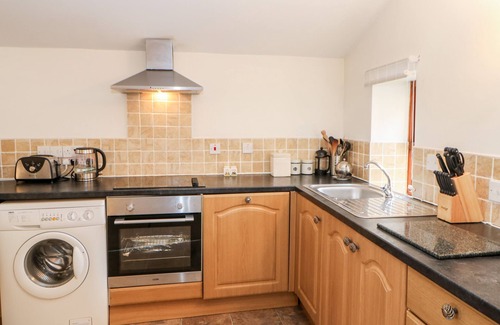 Wing Cottage | THE DAIRY, pet friendly, with hot tub in Milton