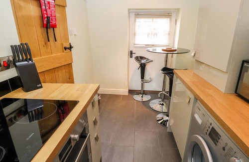 Cotebrook Cottage | THE DAIRY, romantic, character holiday cottage in Tarporley