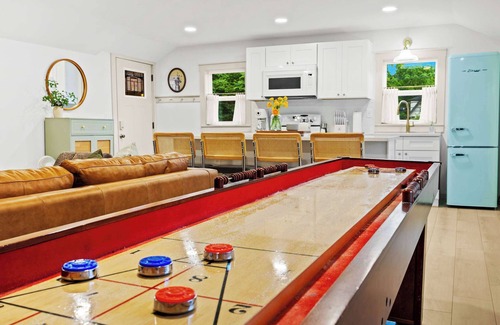 Cherokee Triangle House | The Daisy Carriage House: Luxe Stay w/Game Room