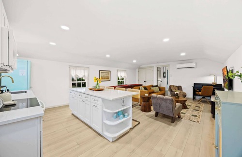 Cherokee Triangle House | The Daisy Carriage House: Luxe Stay w/Game Room