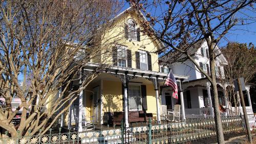 Cape May Apartment | The Daisy Cottage- 2Nd And 3Rd Floor Unit