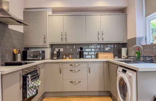 Sneinton House | The Dale | Large 4BR House