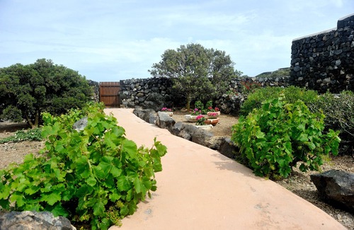 Kamma Villa | The Dammuso Rosa and Henry. Typical construction of the island of Pantelleria.