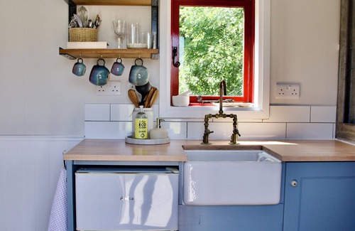 Ardnatrush Cabin | The Dancing Piccolo - Your valley hide-away near Glengarriff