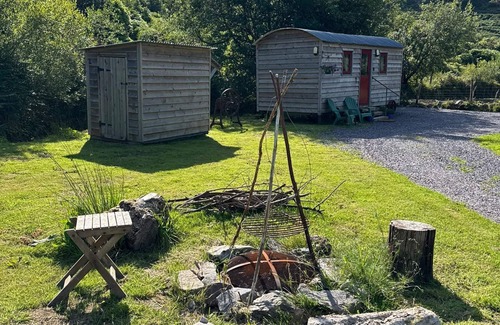 Ardnatrush Cabin | The Dancing Piccolo - Your valley hide-away near Glengarriff