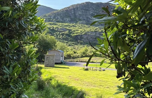 Ardnatrush Cabin | The Dancing Piccolo - Your valley hide-away near Glengarriff