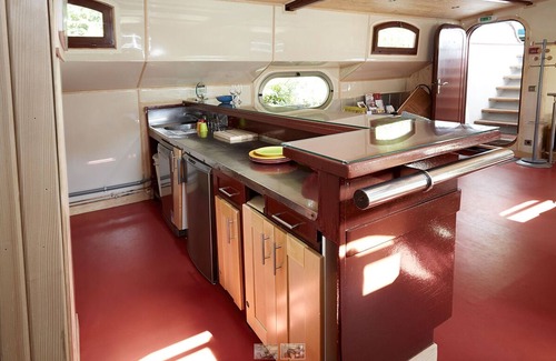 Auvers-sur-Oise Boat Rental | The Daphné’s Barge