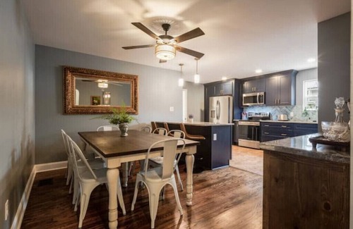 Shepherdsville House | The Dark Horse Inn -Churchill Downs, Bourbon Trail, Pet friendly