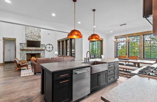 Banner Elk House | The Dark Knight at Eagles Nest