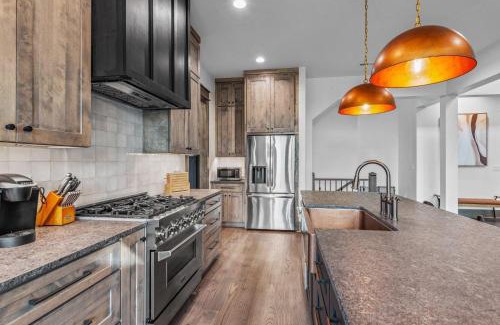 Banner Elk House | The Dark Knight at Eagles Nest